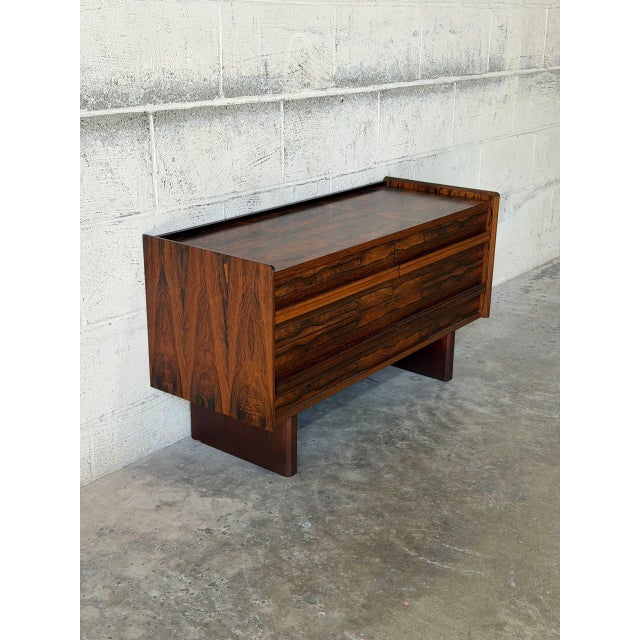 Rosewood Four Drawer Dresser Chest Low Storage Bagn Møbelindustri Bruksbo Norway 1960s For Sale - Image 4 of 11