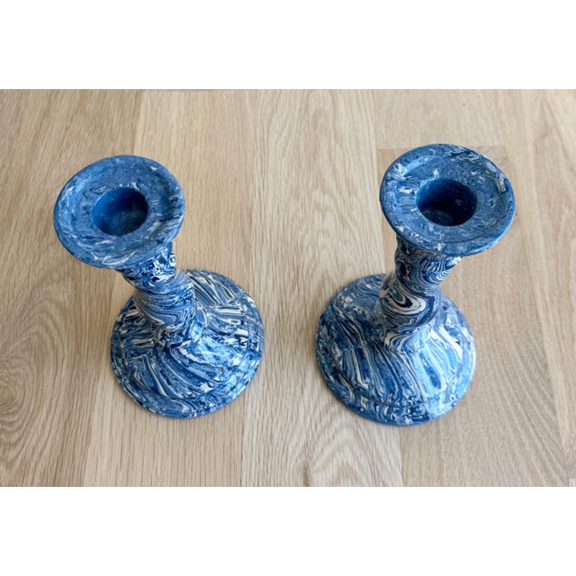 Late 20th Century Vintage Blue & White Marbleized Ceramic Candlesticks – Pair of Agateware / Aptware Style Sculptural Candleholders For Sale - Image 5 of 8