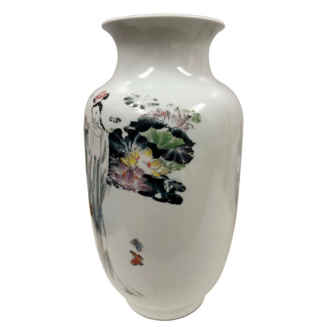 Early 20th-Century Chinese Famille Rose Porcelain Vase For Sale - Image 10 of 13