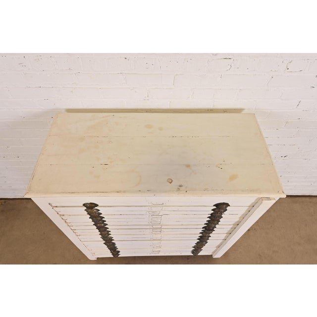 Antique Arts & Crafts White Painted 18-Drawer Flat File Printer's Cabinet, Circa 1900 For Sale - Image 12 of 15
