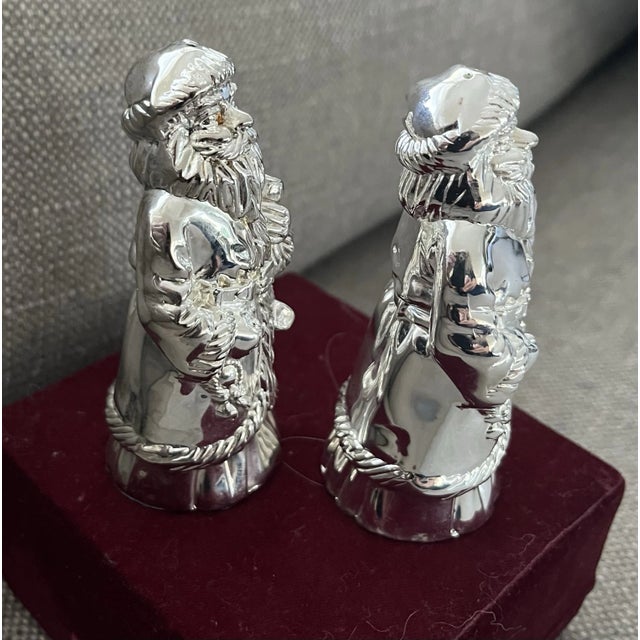 1990s Vintage Godinger Silver Plated Christmas Santa Claus Salt and Pepper Shaker Set For Sale - Image 5 of 9