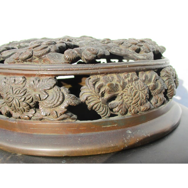 Japanese Meiji Bronze Lidded Habachi Large Volume For Sale In New York - Image 6 of 17