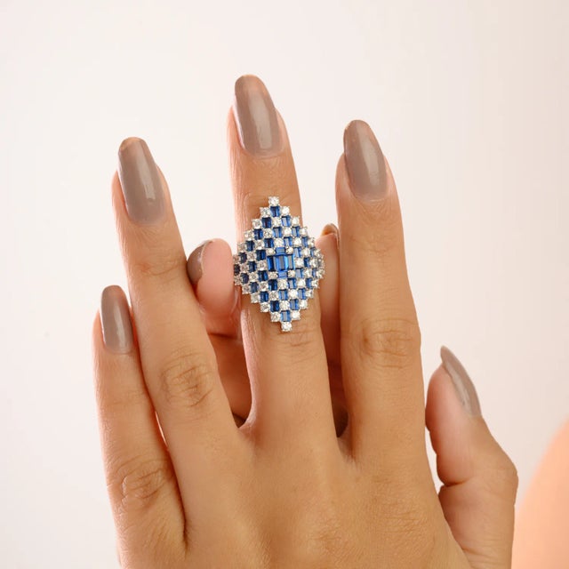 Bold Geometric Design Cz Gemstone Ring in Silver Eye-Catching Statement Piece - Size 8 For Sale - Image 4 of 12