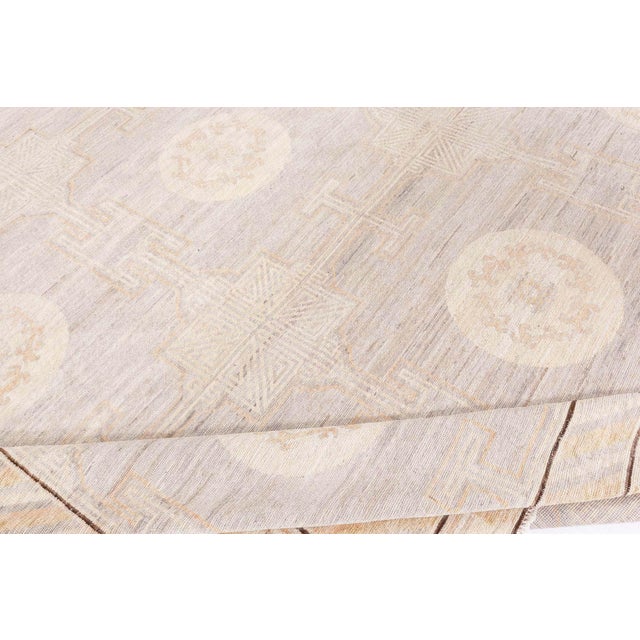 Antique-Inspired Samarkand Light Gray Carpet "Aureo" by Doris Leslie Blau For Sale - Image 4 of 8