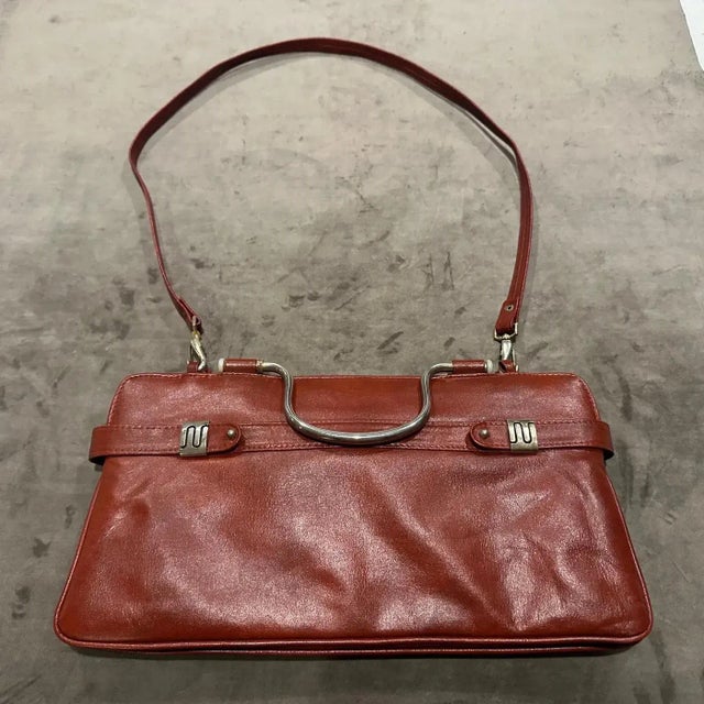 1970s Red Leather and Silvered Metal Italian Shoulder Bag For Sale - Image 12 of 12