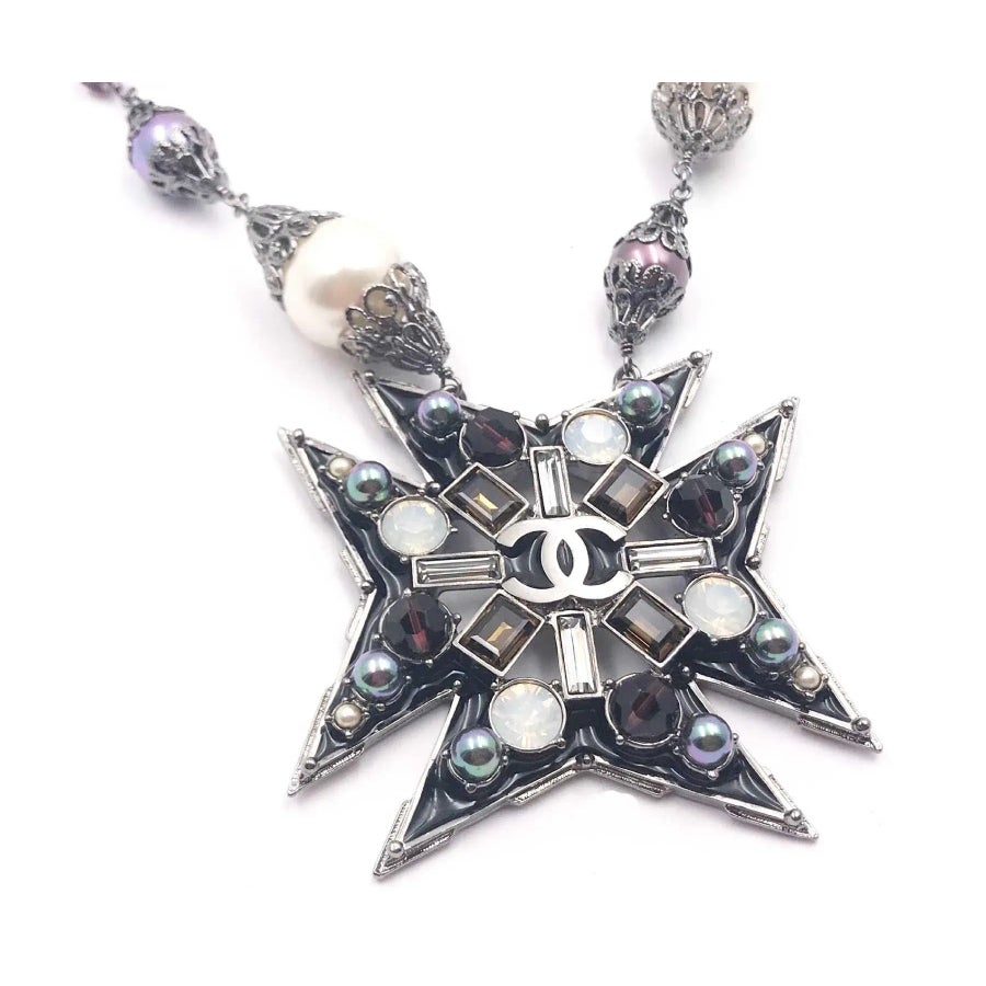☆【VINTAGE HOLLYWOOD】☆Star Gemstone n Pearl Necklac.e☆ BNIB CHANEL PEARL NECKLACE W/ Sliver CC Logo and Emerald