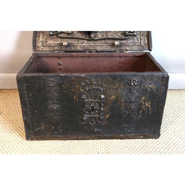17th Century Nuremberg Chest For Sale - Image 14 of 16