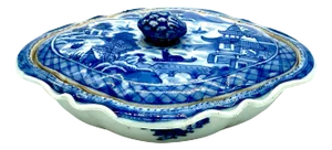 19th Century Chinese Export Diminutive Canton Quatrefoil Tureen Acorn Handle