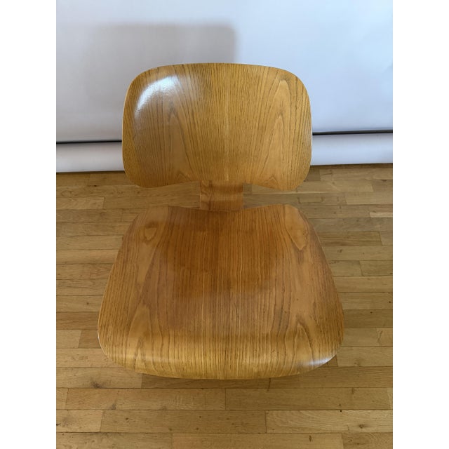 Mid-Century Modern LCW Chair by Charles & Ray Eames for Herman Miller Evans, 1940s For Sale - Image 3 of 9
