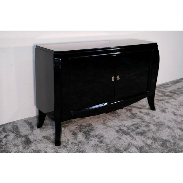 Small Vintage Art Deco Two-Door Sideboard in Black High-Gloss Lacquer, 1930s, in Restored conditions. Designed 1920 to 1949