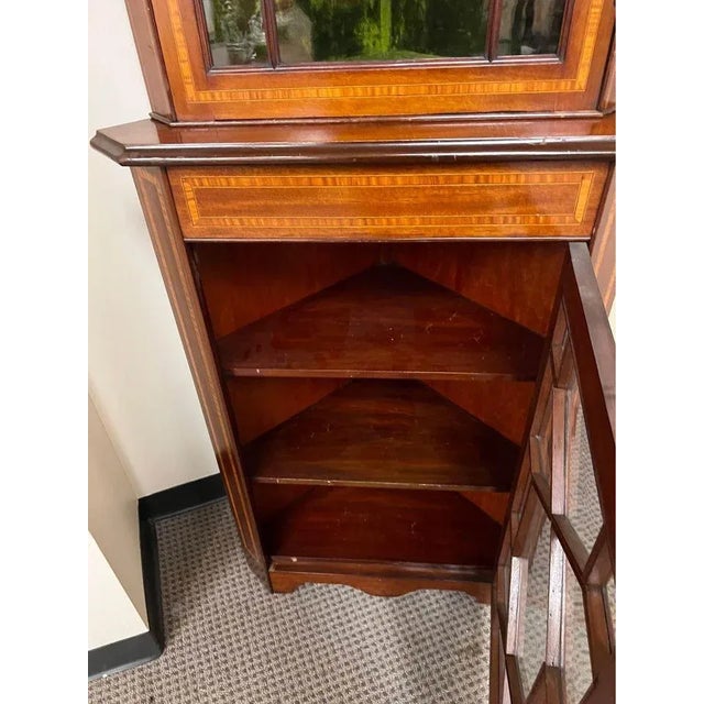 Victorian George III Style Satinwood Inlaid Mahogany Two-Part Coner Cabinet. Circa 1840. For Sale - Image 3 of 11