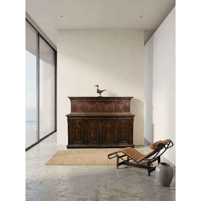 Early 18th Century 18th Century 2-Piece Italian Walnut Credenza Cupboard For Sale - Image 5 of 6