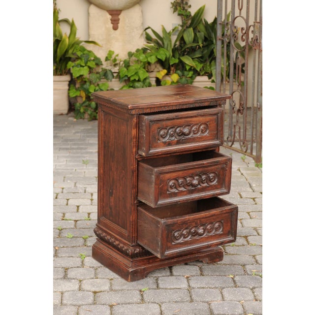Petite Italian Walnut 1840s Commode with Three Drawers and Guilloche Motifs For Sale - Image 10 of 12