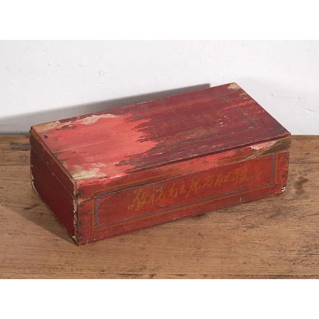 Antique red Chinese case (c.1900) Dimensions: Length: 34 cm Depth: 17 cm Height: 11 cm Style: Qing Dynasty Materials and...