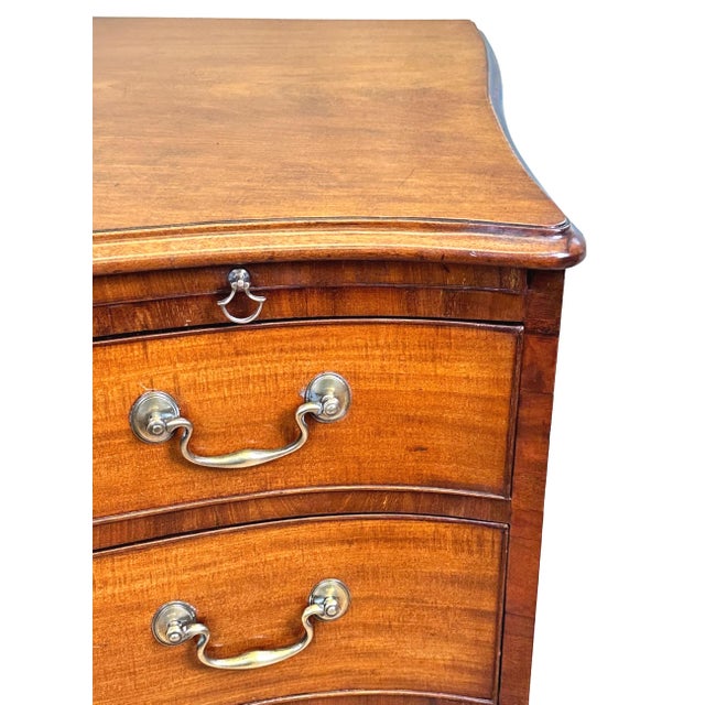 Georgian Mahogany Serpentine Chest of Drawers, 1760 For Sale - Image 3 of 10