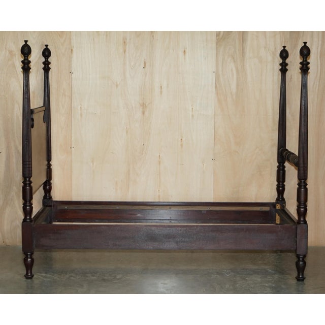 American Federal 4-Poster Bed with Carved Pillars in Hardwood, 1800s For Sale - Image 13 of 18