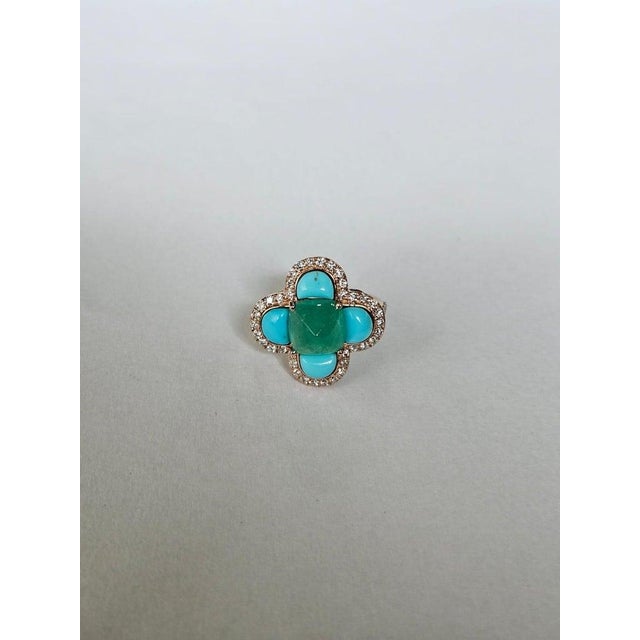 2020s Set in 18k Gold, Art Deco Emerald Sugarloaf, Turquoise & Diamond Engagement Ring, Us Size 6 For Sale - Image 5 of 16