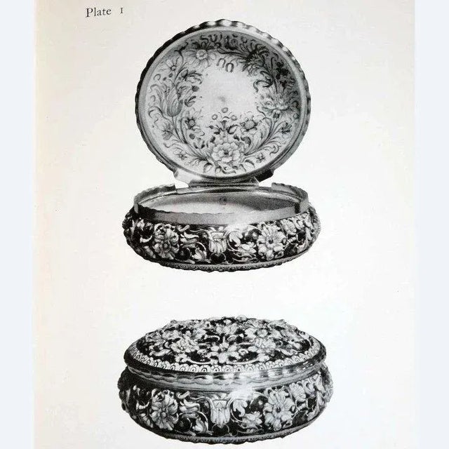 1930s A History of Gold Snuff Boxes by Richard & Martin Norton First Edition Leather Book For Sale In Denver - Image 6 of 13