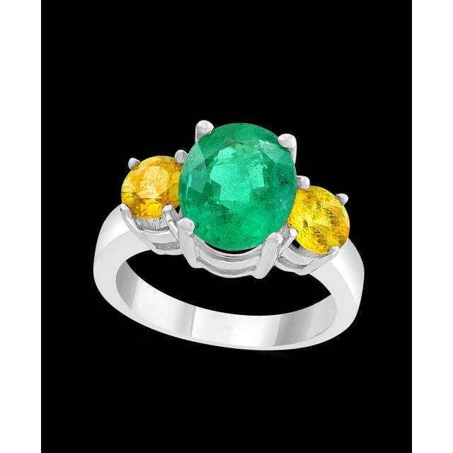 Metal 3 Carat Oval Cut Colombian Emerald and Yellow Sapphire 18 Karat Gold Ring For Sale - Image 7 of 8