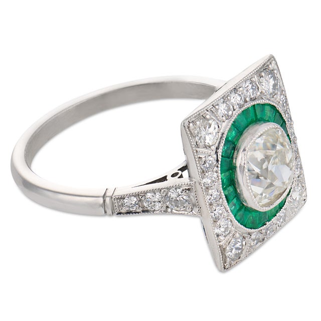 Art Deco Style 1.00 Carat Old Mine Cut Diamond Emerald Platinum Target Ring, Size 7.25 For Sale - Image 4 of 6