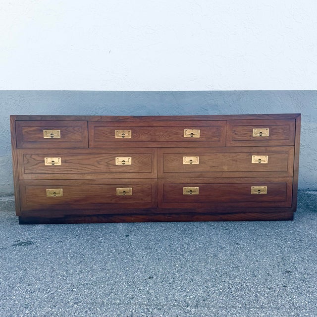 Part of Henredon’s highly regarded Scene One collection, this vintage campaign-style dresser showcases the clean lines and...