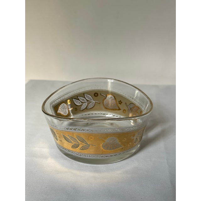 Vintage Leaf Pattern Gold Trimmed Bowl For Sale - Image 4 of 11