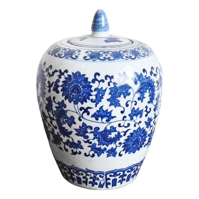 Vintage Chinese White & Blue Ceramic Urn W/Lid For Sale