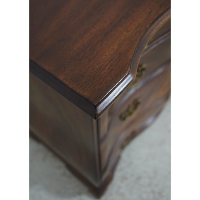 Brown Kittinger Philadelphia Baleroy Mahogany Bombe Chest For Sale - Image 8 of 18