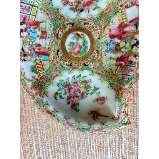 Rose Pair of 19th Century Chinese Export Rose Medallion Porcelain Shrimp Dishes For Sale - Image 8 of 10