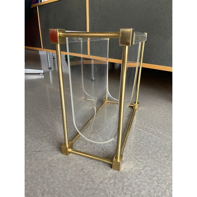 1970s Charles Hollis Jones Attributed Hollywood Regency Brass Formed Lucite Magazine Rack Holder Design Rialto For Sale In Las Vegas - Image 6 of 11
