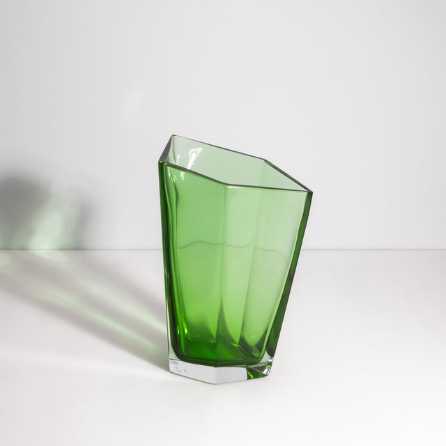 This exquisite pentagonal Murano vase, a true masterpiece of Italian luxury and craftsmanship, meticulously crafted by the...