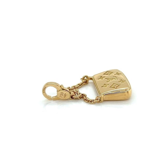 Louis Vuitton Mid 20th Century Louis Vuitton de Monogram 18k Yellow Gold Clutch Purse Charm Pendant For Sale - Image 4 of 8