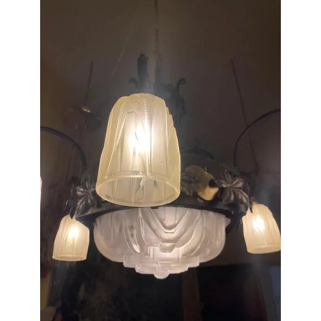 French Art Deco 7-Light Chandelier from Muller Freres Luneville, 1930s For Sale - Image 4 of 11
