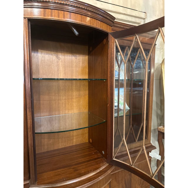 Mid-1900s Georgian-Style Mahogany Breakfront China Cabinet For Sale - Image 12 of 14