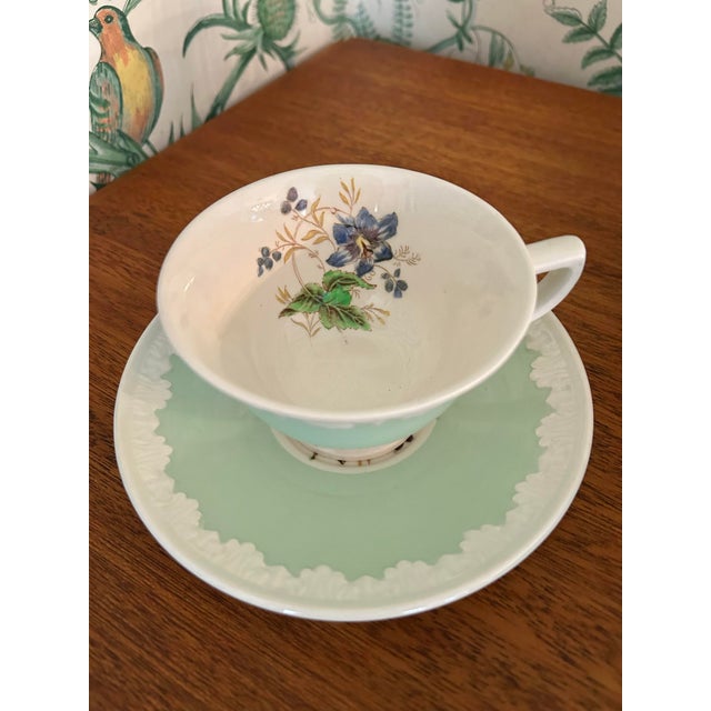 1930’s Wedgewood China Corinthian Hampton Court With Celadon Mint Green Rim - A Set of 60 Pieces For Sale - Image 12 of 18
