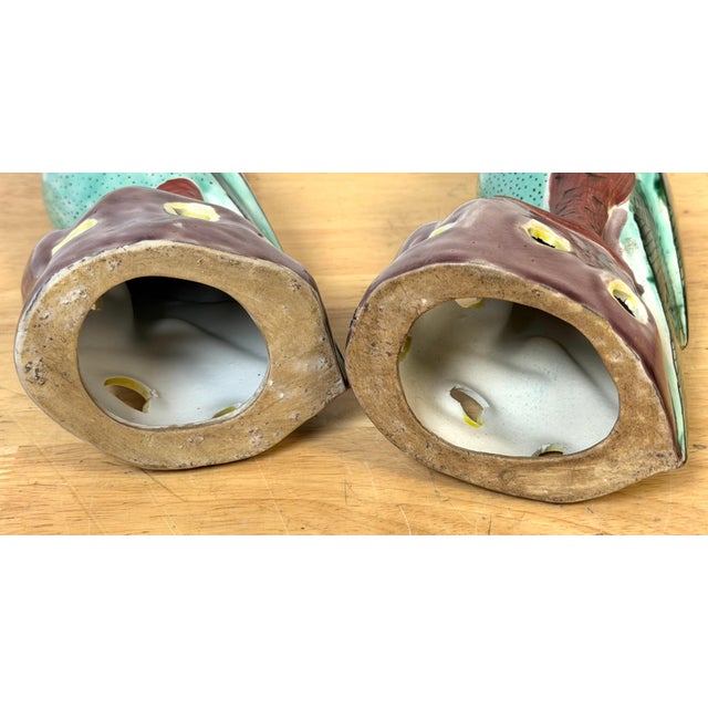 Pair 20th Century Chinese Export Famille Verte Porcelain Parrots, Kangxi Style For Sale - Image 14 of 18