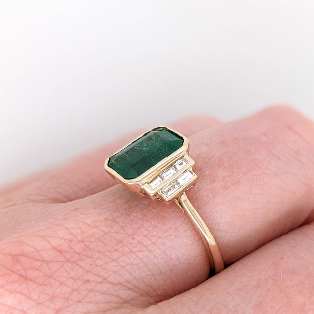 Modern 3Ct Emerald Ring With Earth Mined Diamonds: Solid 14k Gold, Emerald Cut 10x8mm, Size 6.75 For Sale - Image 3 of 8