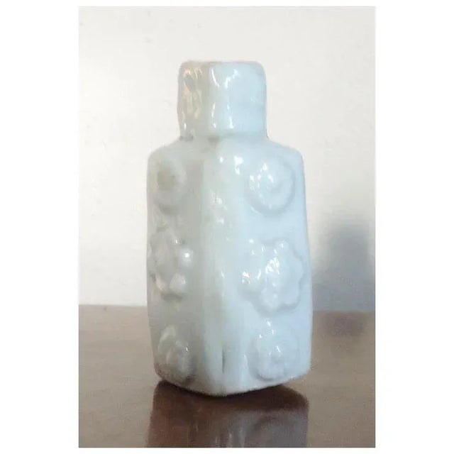 Ceramic Antique 18th Century Chinese Blanc De Chine Porcelain Snuff Bottle With Relief Flower Head Decoration For Sale - Image 7 of 9