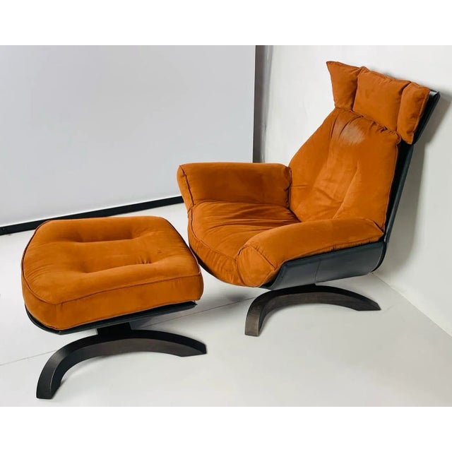 Introducing the exquisite Vintage Chair & Ottoman made in Italy by renowned designer Giorgio Saporiti. This luxurious...