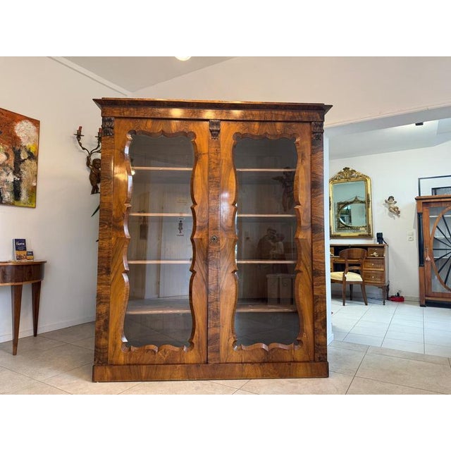 Biedermeier Display Cabinet in Walnut For Sale - Image 4 of 18