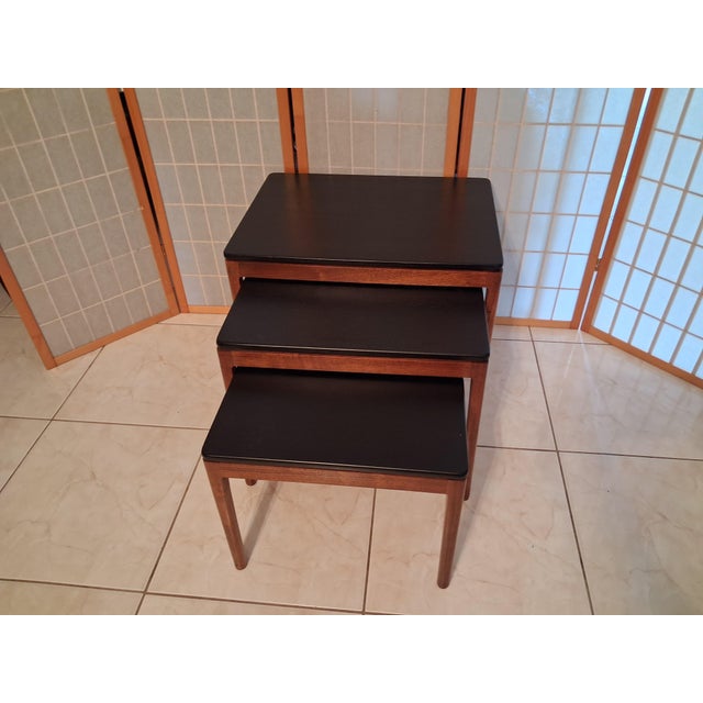 1960s Set of 3 Nesting Tables - Mid-Century Modern Nesting Tables in a Set of Three. This Set Has Warm-Toned Wood Frames With Black Finished Tops For Sale - Image 9 of 9