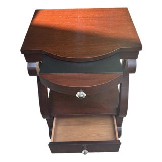 Thomasville Traditional Cherry Accent Table For Sale