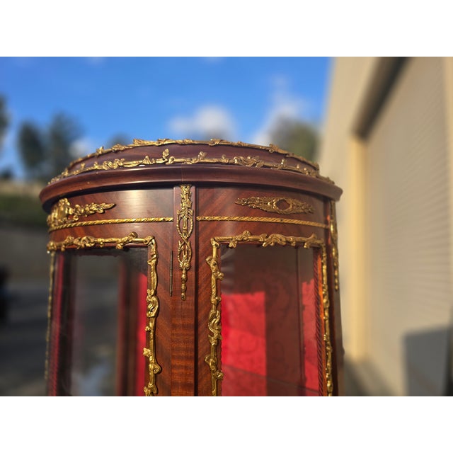 1930s Vintage French Louis XVI Vitrine Curio Display Cabinet W Brass Ormolu For Sale - Image 5 of 13