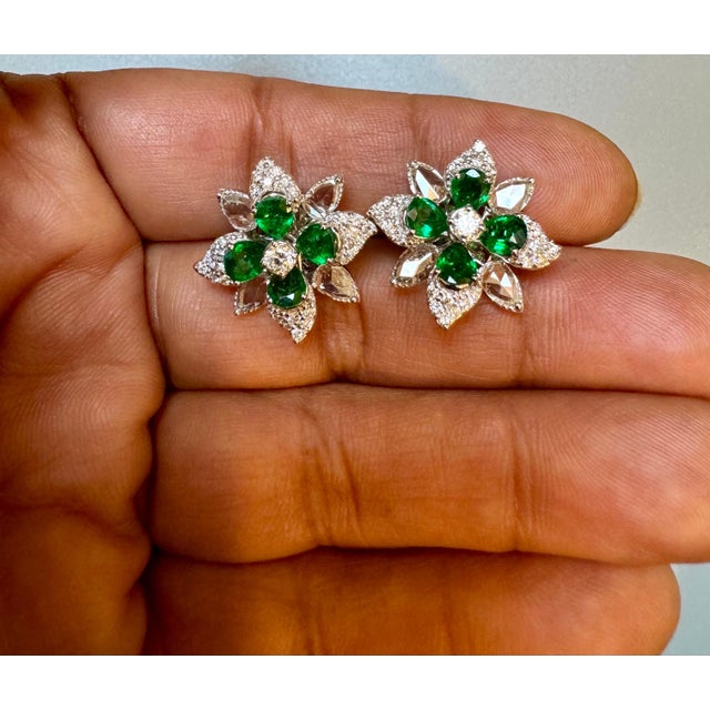 2.5Ct Natural Zambian Emerald & 1.75 Ct Diamond & Rose cut Diamond Earring 18KG For Sale - Image 4 of 18