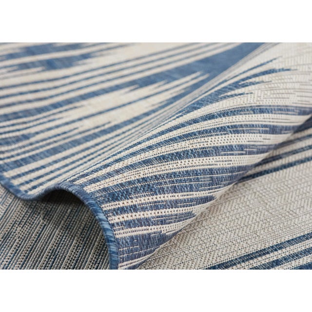Momeni Contemporary Indoor/Outdoor Riviera Desert Rug in Blue, 3'3" x 5' For Sale In Atlanta - Image 6 of 9