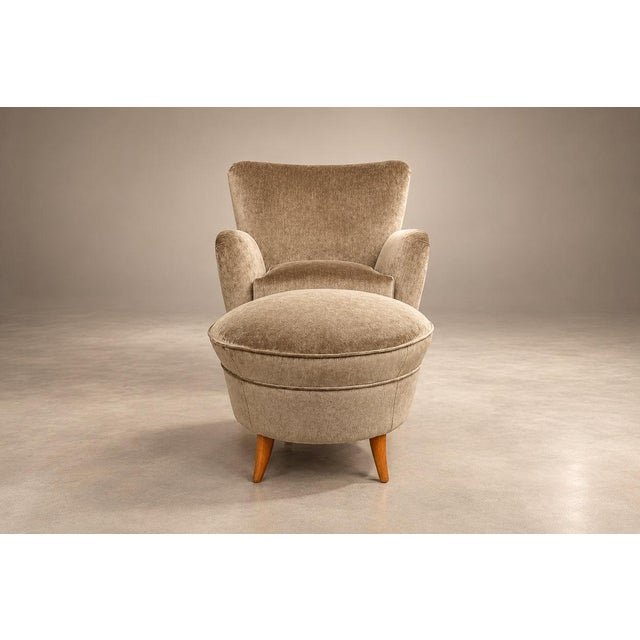1950s Brazilian Modern Armchair and Ottoman in Hardwood and Taupe Chenille by Carlo Hauner, Brazil, 1950s — Lot 353 For Sale - Image 5 of 18