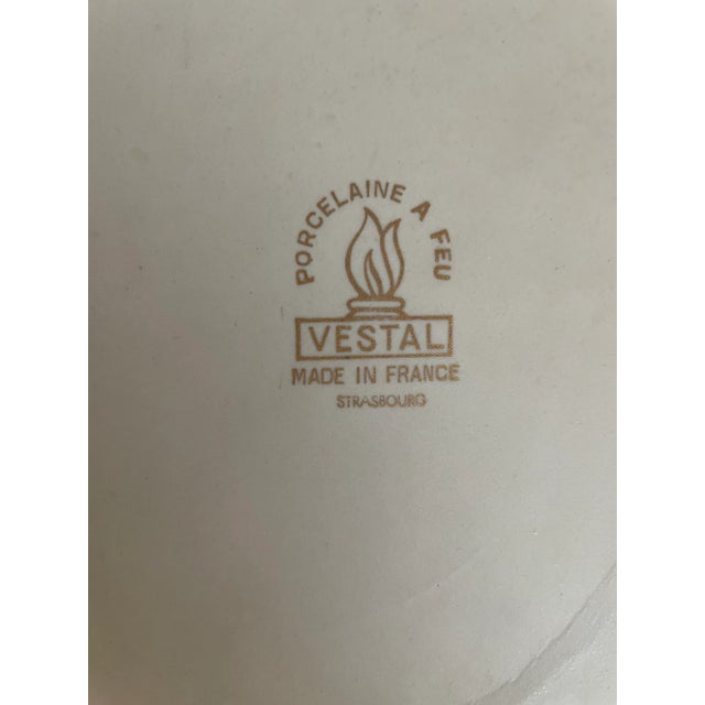 White Set of 3 Strasbourg Tulip Pattern Graded Serving Dishes For Sale - Image 8 of 9