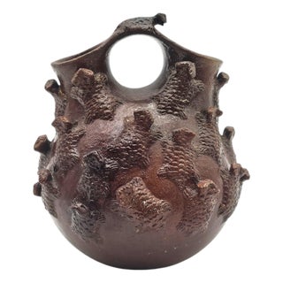 Betty Manygoats Navajo Horned Lizard Clay Wedding Vase, 7" For Sale