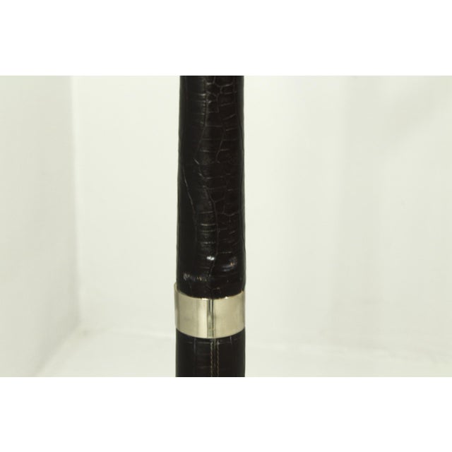 Fantastic valet with all the necessary accroutrements to outfit and keep tidy your daily wardrobe. In very good vintage...