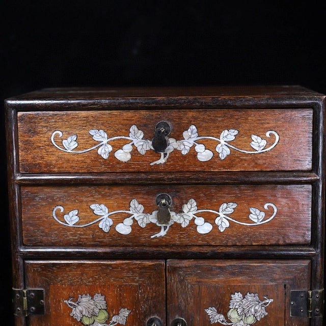 1970s 1970s Hardwood Table‑Top Jewelry Cabinet, Mother‑of‑Pearl Inlaid Gourd & Bird Motif Small Chest With Drawers & Cupboards For Sale - Image 5 of 9